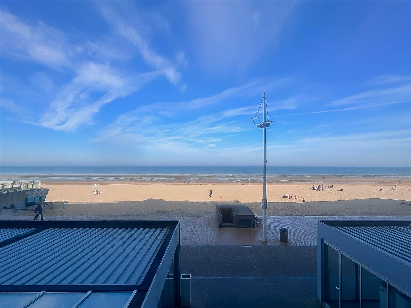 SEA SIDE